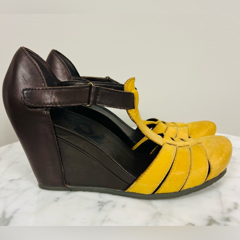 OTBT Closed-Toe Wedge Sandals – 10